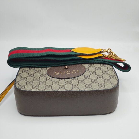 Compact Luxury Round Handbag - Picture 3 of 7